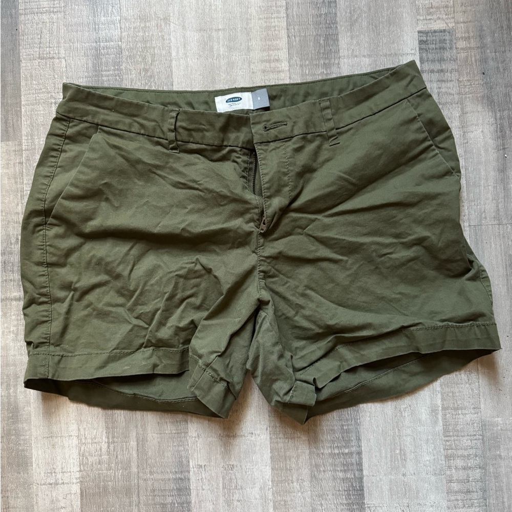 Old Navy Women's Cargo Shorts in Army Green